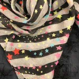 TRIANGULAR Scarf with Fringe